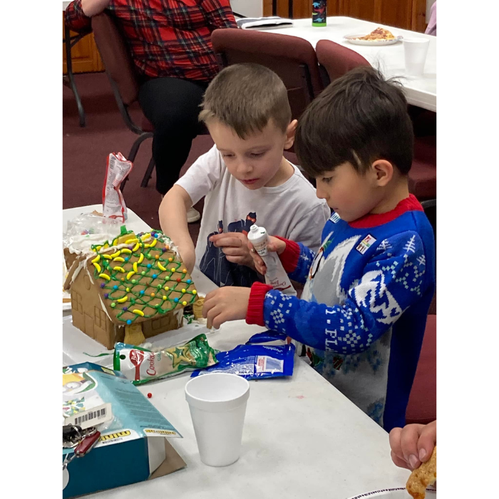 Decorating Gingerbread Houses